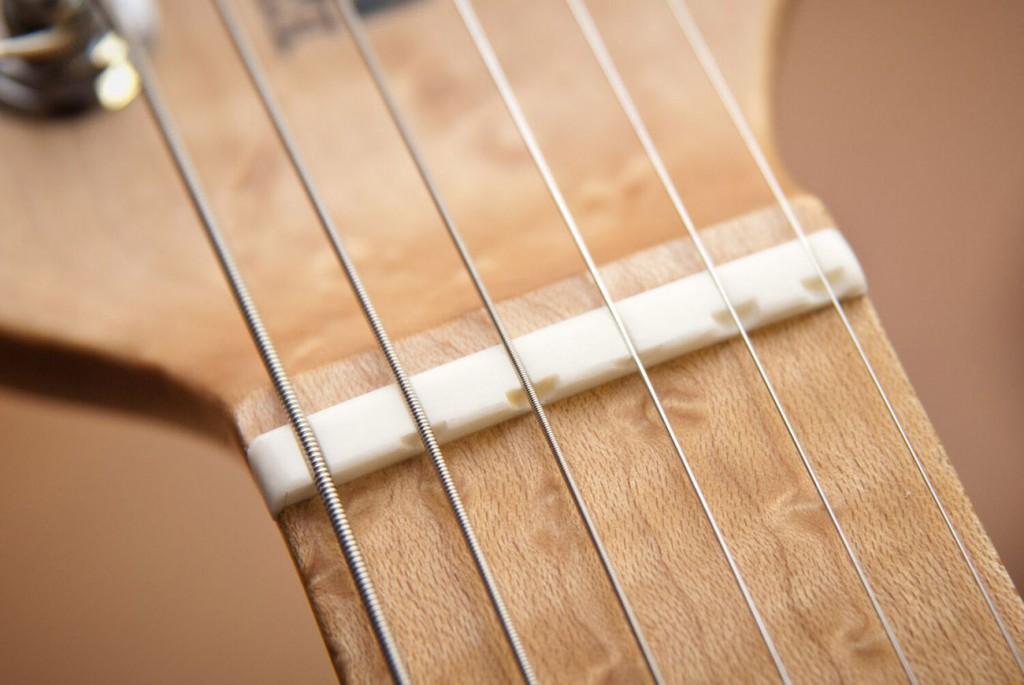 Gitarrenzubehör: Was du wirklich brauchst (kompletter Guide 2026) Gitarre stimmen